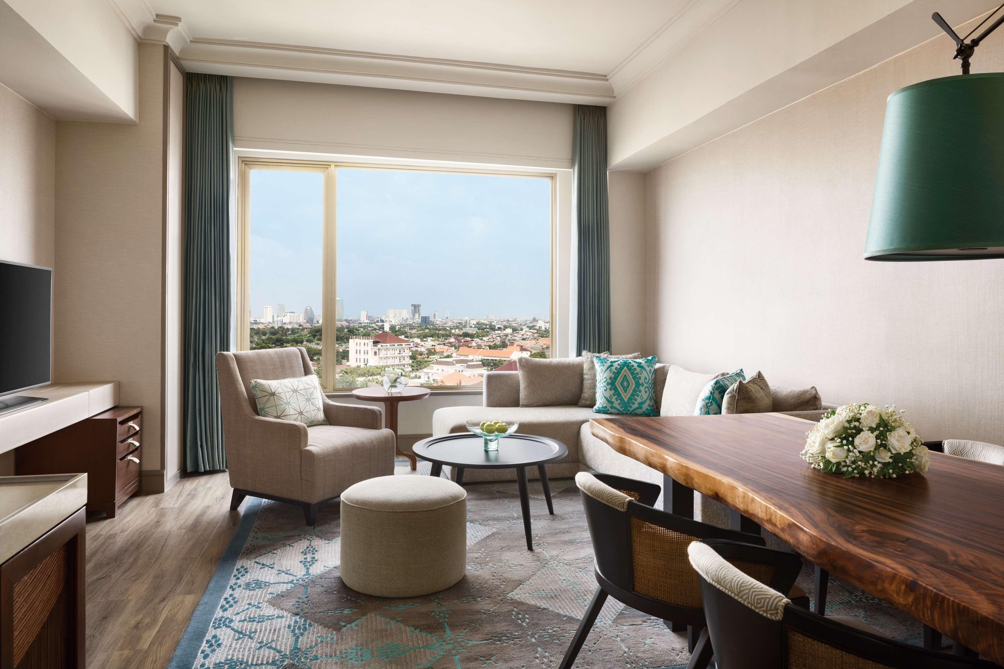Shangri-La Surabaya Exteriör bild