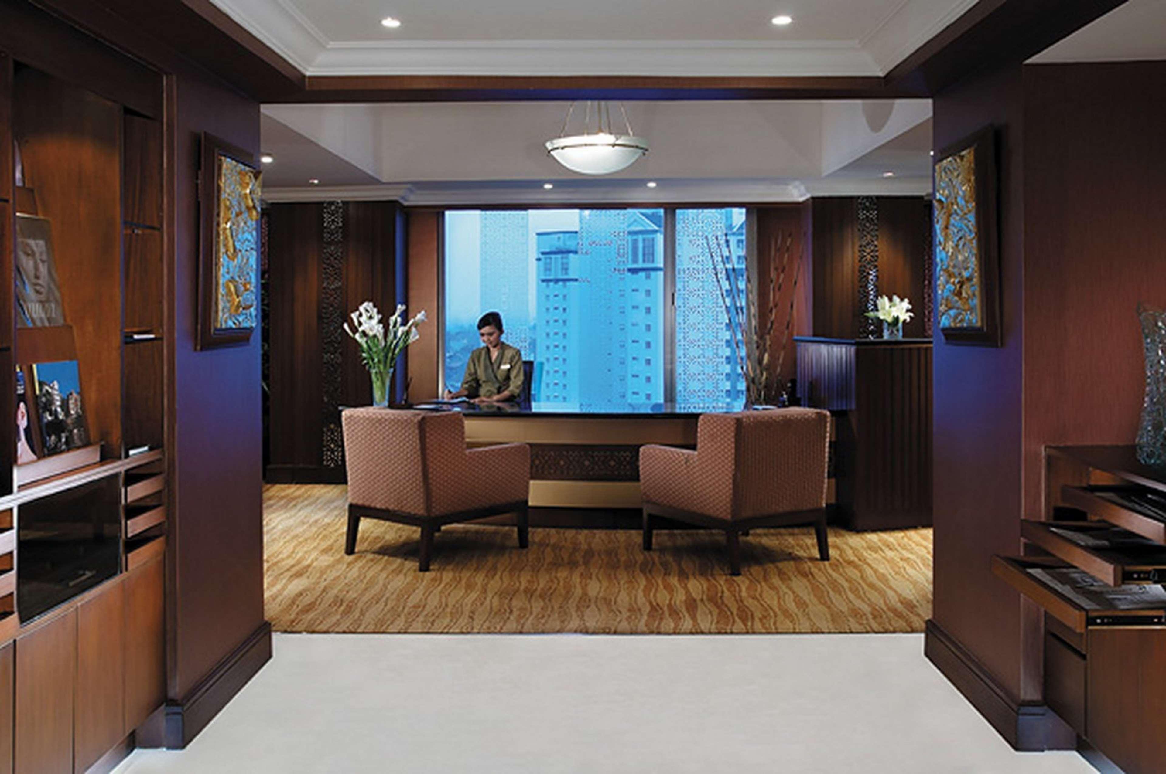 Shangri-La Surabaya Exteriör bild