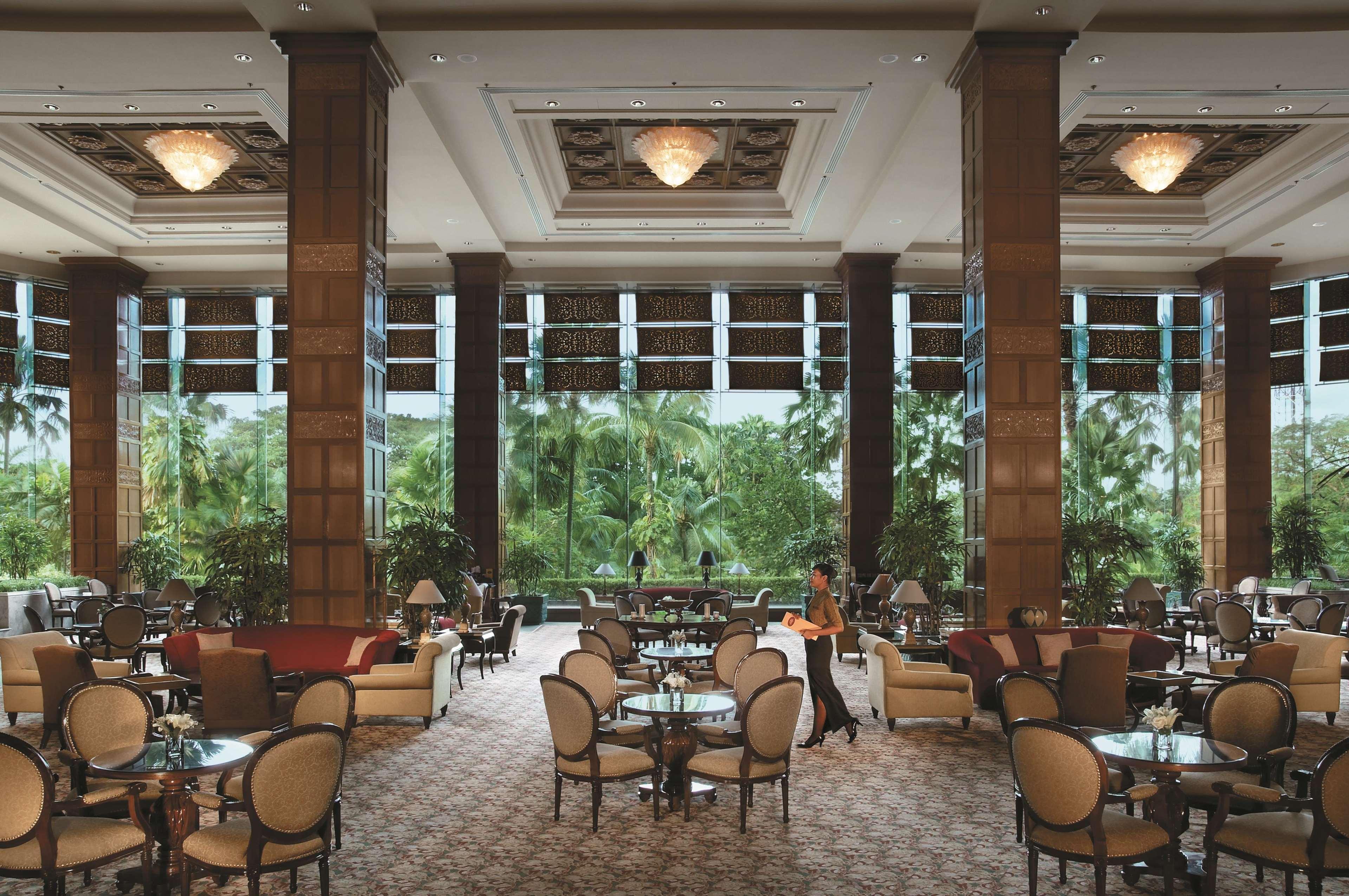 Shangri-La Surabaya Exteriör bild