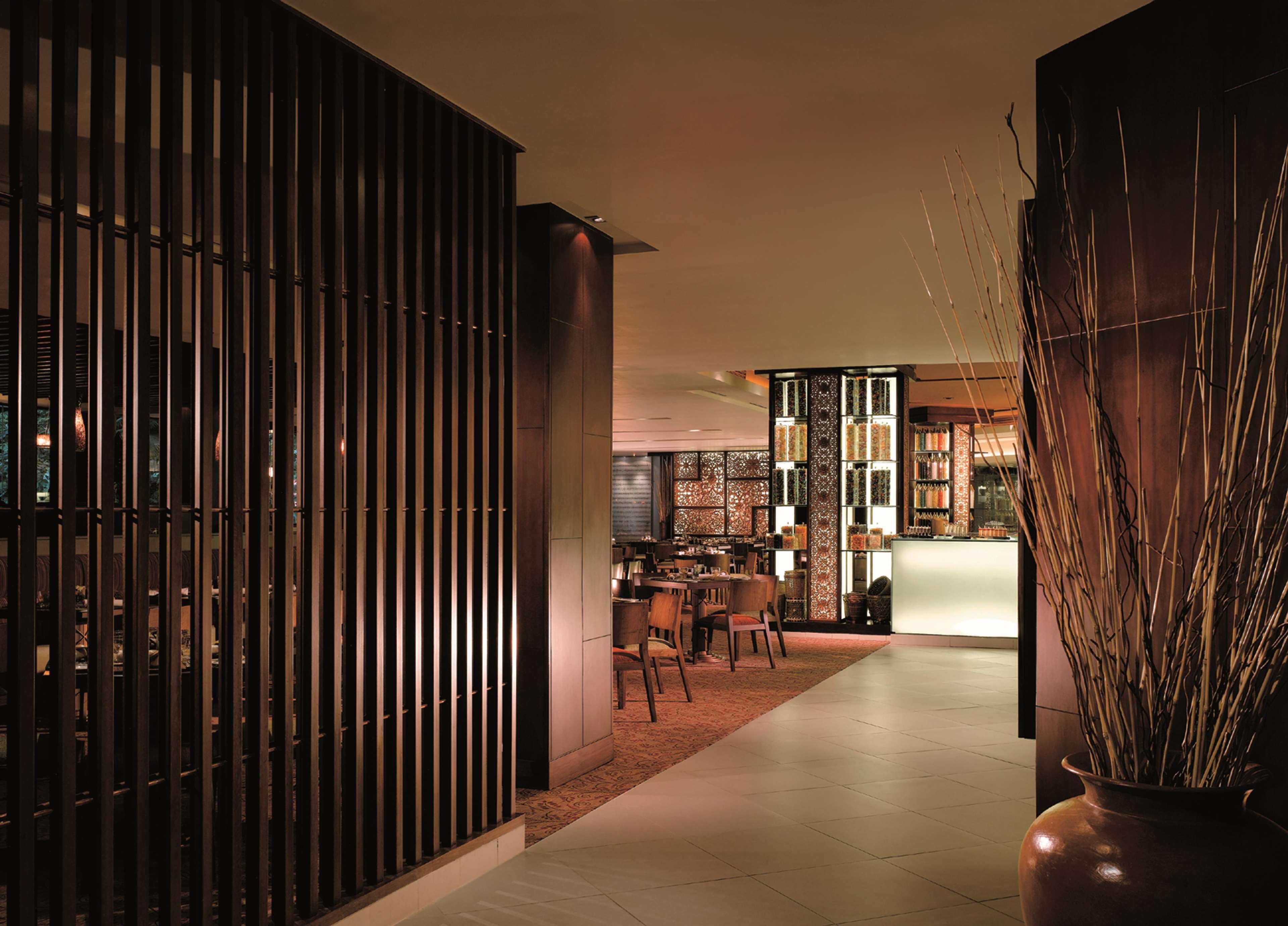 Shangri-La Surabaya Exteriör bild